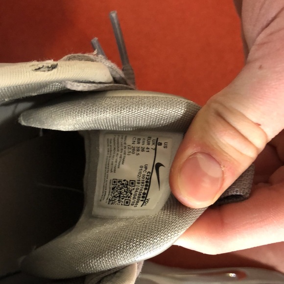 Basketball shoes - Picture 4 of 4
